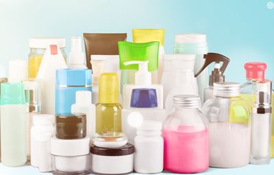 What to Consider When Choosing Between Plastic and Glass Containers